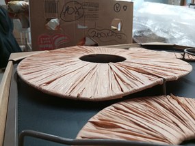AKCIA Nástenná dekorácia CIRCLES kovová 48x68 cm, biela / béžová II. akosť