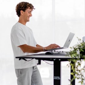 Elektrický výškovo nastaviteľný stôl Mark Adler Leader 7.6 čierny