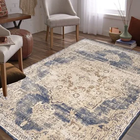 Koberec v béžovo-hnedej farbe s modrým vintage vzorom Šírka: 200 cm | Dĺžka: 290 cm