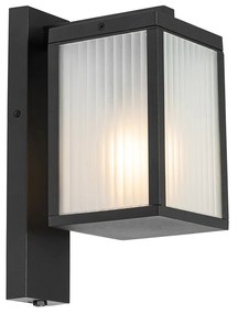 Vonkajšia nástenná lampa čierna s rebrovaným sklom a senzorom súmraku - Charlois