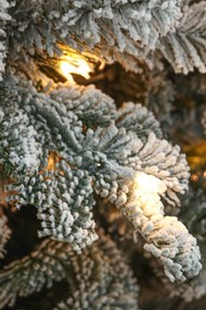 Umelý zasnežený vianočný stromček 240cm 750LED