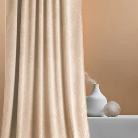 Zatemňujúcí záves v krémovej farbe s krásnym motívom listov 140 x 250 cm