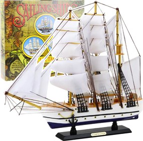 LEAN Toys Zberateľský model plachetnice fregaty biely 49x43cm
