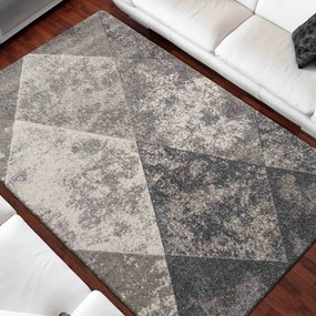 Originálny sivý koberec do obývačky s motívom kosoštvorcov