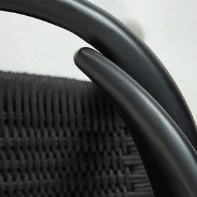 Čierna záhradná stolička z eukalyptového dreva Kave Home Glynis