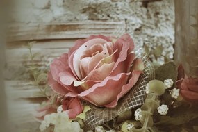 Zaujímavá samolepiaca fototapeta ruža vo vintage prevedení