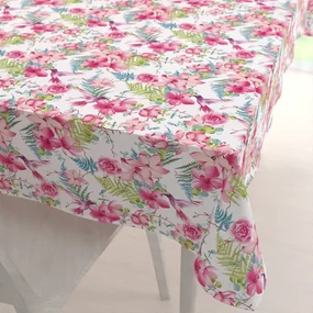 Biante Bavlnený obdĺžnikový obrus Sandra SA-493 Kolibríky s ružovými kvetmi na bielom 120x160 cm