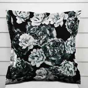 Biante Zamatová obliečka na vankúš s lemom Tamara TMR-040 Čierno-biele pivonky na čiernom 45 x 45 cm