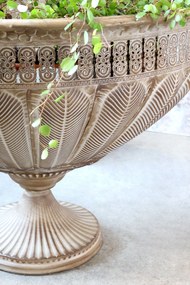 Kovový kvetináč na nohe Flower Antique Mocca – Ø 56*38 cm