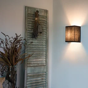 Rustikálna nástenná lampa čierna - Vete