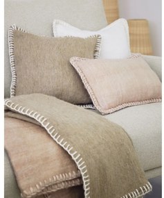 Obliečka na vankúš s prímesou vlny 45x45 cm Augustina – Kave Home