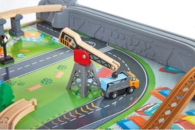 Hape Hrací stôl s vláčikodráhou 70 ks