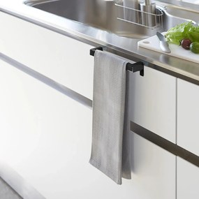 Čierny závesný držiak na kuchynské utierky Tower – YAMAZAKI