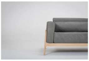 Tmavosivá pohovka z byvolej kože s konštrukciou z masívneho dubového dreva Gazzda Fawn, 210 cm