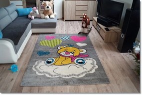 Dekorstudio Detský koberec KIDS - Sivý s Mackom Rozmer koberca: 80x150cm