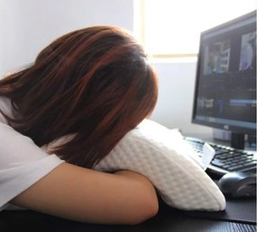 Ergonomický vankúš s priestorom na ruku