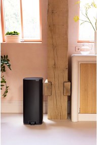 Matne čierny pedálový oceľový odpadkový kôš 30 l Bo – Brabantia