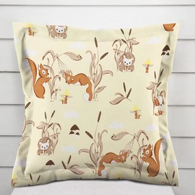 Biante Detská bavlnená obliečka na vankúš s lemom Sandra SA-700 Veveričky a ježkovia na svetlo vanilkovom 50 x 50 cm
