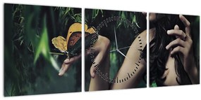 Obraz pôvabnej ženy s motýľom (s hodinami) (90x30 cm)
