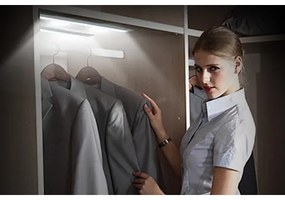 Solight WM56 - LED Pásik so senzorom 4xAAA 3000K 1m