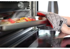 Červeno-sivá bavlnená chňapka so silikónom Vialli Design Hot Touch