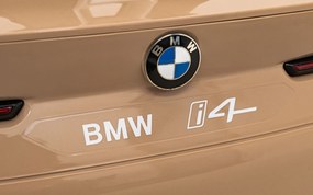 Ramiz Elektrické autíčko BMW i4 pre deti zlaté