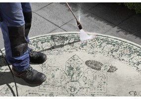 Zeleno-krémový vonkajší koberec NORTHRUGS Borbon, ø 200 cm