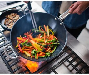 Wok panvica s keramickým povrchom ø 32 cm Space – Joseph Joseph