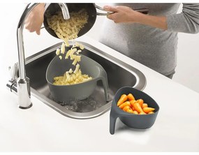 Sivé kompaktné cedidlo Joseph Joseph Colanders