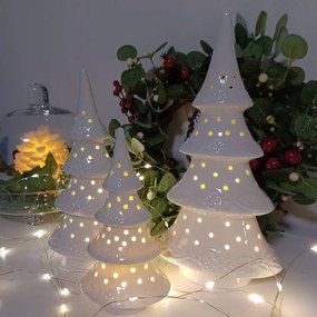 DECOLED Keramický stromeček, 9 x 7,4 x 17,8 cm, teple bílá, 2xLR44