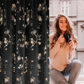 Dekorstudio Tieniaci zamatový záves SELENA s potlačou kvetov - čierny