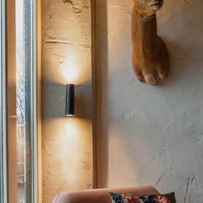 Moderná nástenná lampa čierna s drevom 2 svetlá - Jeana