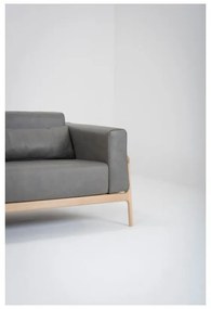 Tmavosivá pohovka z byvolej s konštrukciou z masívneho dubového dreva Gazzda Fawn, 240 cm