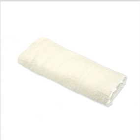 Bavlnený uterák krémovej farby s éterickou čipkou 50x90 cm