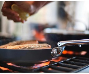 Panvica s keramickým povrchom ø 24 cm Space – Joseph Joseph