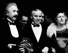 Fotografia Albert Einstein and his wife Elsa with Charlie Chaplin, Unknown photographer,, (40 x 30 cm)