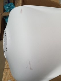 AKCIA Biela stolička BALI MARK s bukovými nohami II. akosť