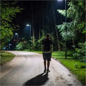 LED solárna pouličná lampa URBI so senzorom, 11W/3,2V, 6500K, s diaľkovým ovládačom, IP54