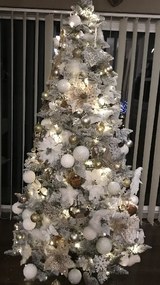 Dekorstudio Umelý Vianočný stromček Borovica zasnežená 220cm