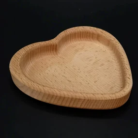 AMADEA Drevená miska v tvare srdca, masívne drevo, rozmer 13,5x13,5x2 cm