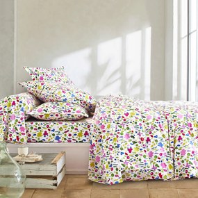 Bavlnená posteľná bielizeň Akvarel s potlačou kvetín, zn. Colombine (*) Súprava obliečok na vankúš (70x90) a na prikrývku (140x200) v klasických rozmeroch a bez chlopne na zasunutie pod matrac.