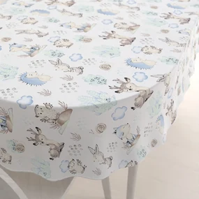 Biante Detský bavlnený oválny obrus Sandra SA-478 Lesné zvieratká v čučoriedkach na bielom 60x100 cm