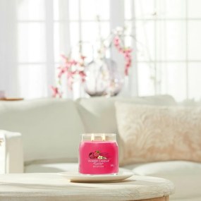 Yankee Candle Signature sviečka s vôňou červenýchmalín, stredná, 368 g, M