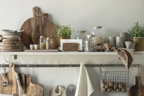 IB Laursen Drevená okrúhla doska s rukoväťou OILED ACACIA WOOD