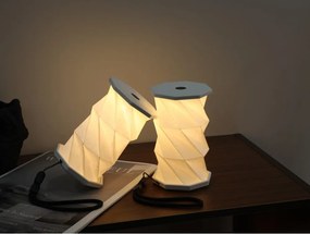 Biela prenosná svetelná dekorácia na USB ø 8 cm Twist – Gingko