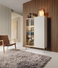 Dvojdverová vitrína Sento (WTSZ104) so zásuvkou, LED osvetlením, kašmír