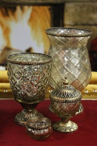 Zlatý rustikálny svietnik v tvare čaše 22cm