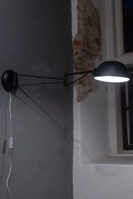 Čierne nástenné svietidlo Portland – Markslöjd