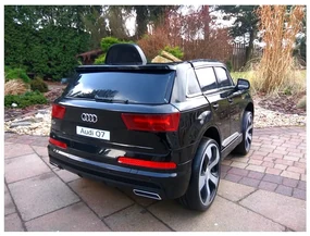 RAMIZ ELEKTRICKÉ AUTÍČKO AUDI Q7 - NELAKOVANÉ - ČIERNE - MOTOR-2x45W - BATÉRIA -2x 6V7Ah - 2022