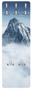 Vešiak na stenu Alpy v oblakoch